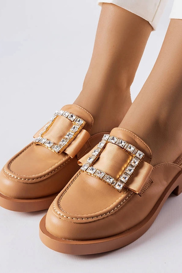 Pruunid plätud kinnise... 2