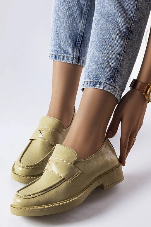 Rohelised elegantsed paksu tallaga...