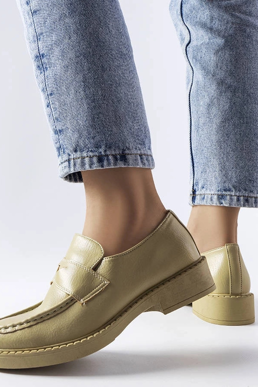 Rohelised elegantsed paksu tallaga...