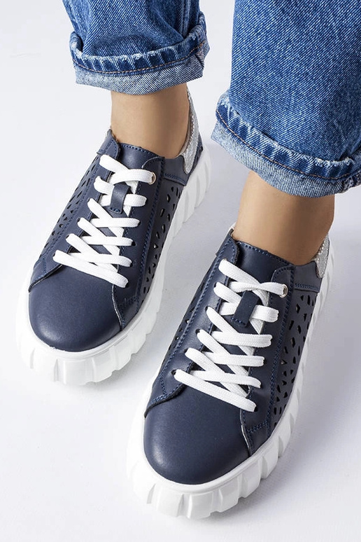 Tumed sinised spordijalatsid, „Patch"