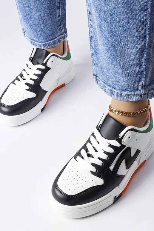 Musta ja valge paksu tallaga kingad...