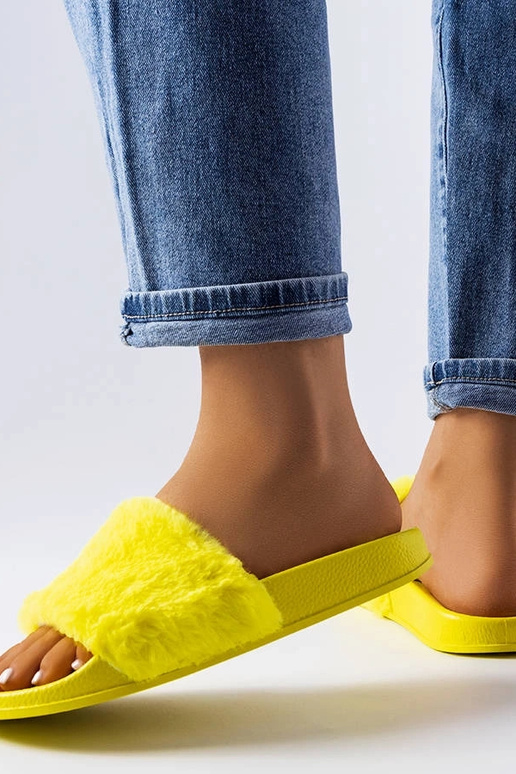 Raffaele kollasest karvast plätud