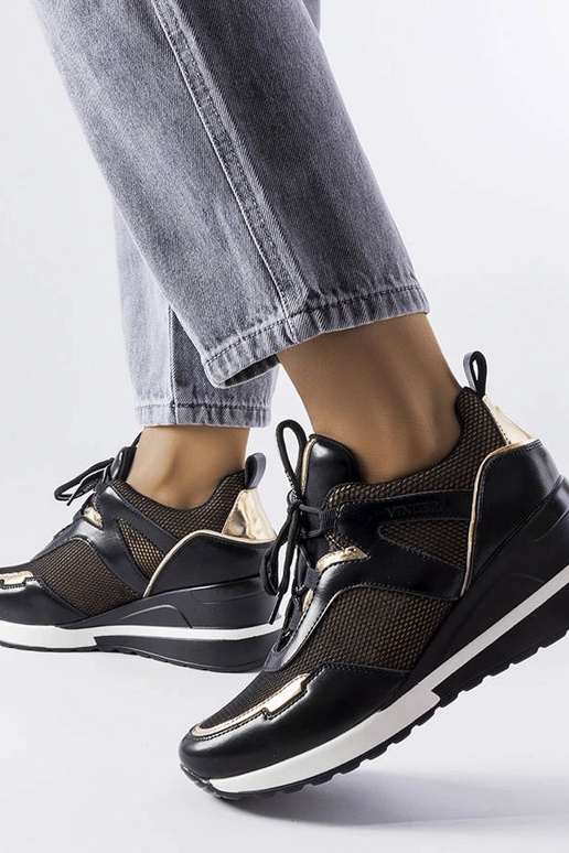 Mustad-kuldse värviga sportlikud...