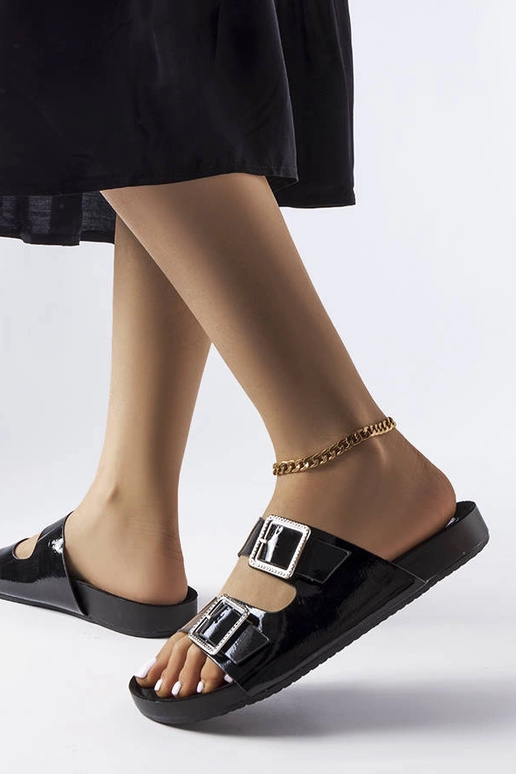 Mustad lakknahast Norcrossi pandlaga...