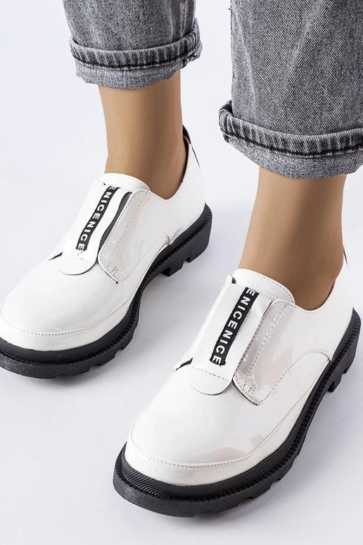 Valged lakknahast Legget kingad