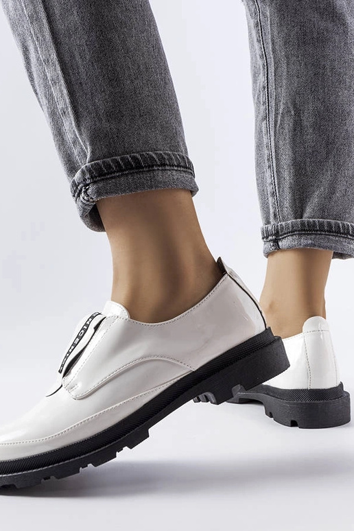 Valged lakknahast Legget kingad