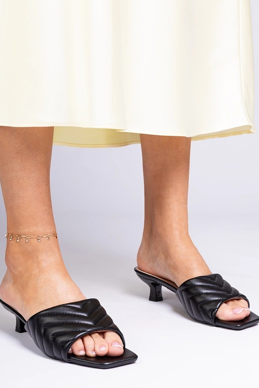 Mustad sussid madala kontsaga, „Launay"