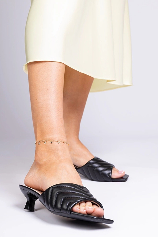 Mustad sussid madala kontsaga, „Launay"