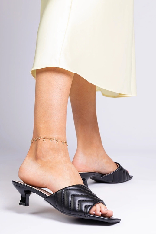 Mustad sussid madala kontsaga, „Launay"