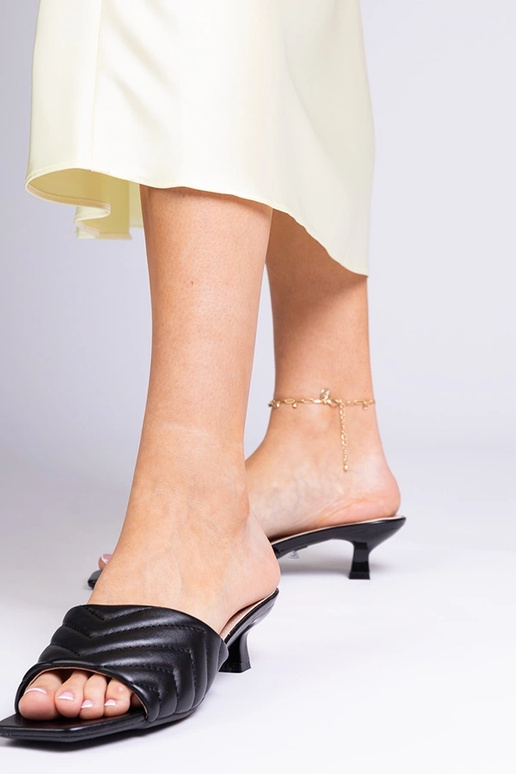 Mustad sussid madala kontsaga, „Launay"