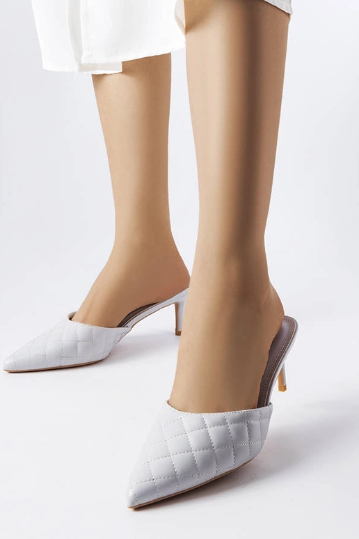 Lambert Grey tepitud tikk-kontsaga...