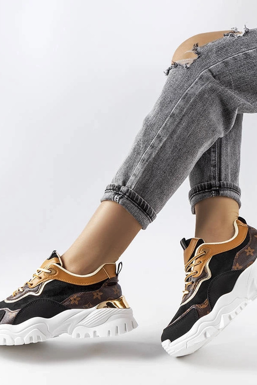 Mustad tossud ebakorrapärase tallaga... Mustad tossud ebakorrapärase tallaga...