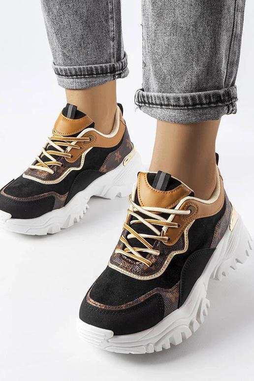 Mustad tossud ebakorrapärase tallaga... Mustad tossud ebakorrapärase tallaga...