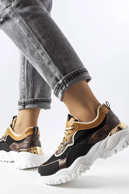 Mustad tossud ebakorrapärase tallaga... Mustad tossud ebakorrapärase tallaga...