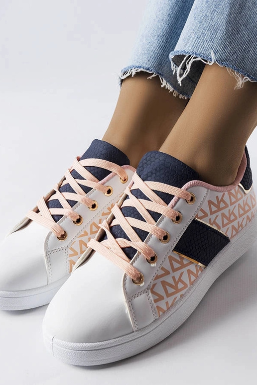 Valged värviliste vahetükkidega... Valged värviliste vahetükkidega...