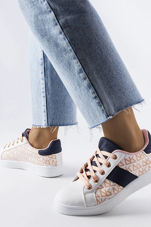 Valged värviliste vahetükkidega... Valged värviliste vahetükkidega...