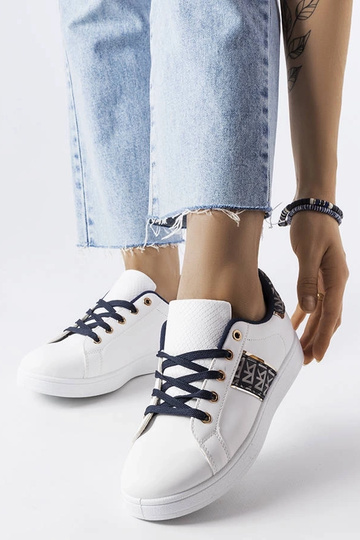 Valged tossud kaunistatud... 2