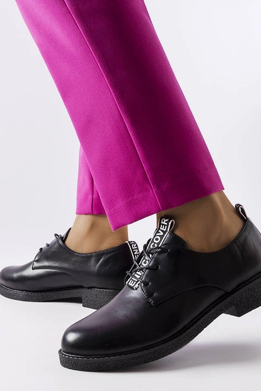 Mustad pitsilised Edmontoni kingad