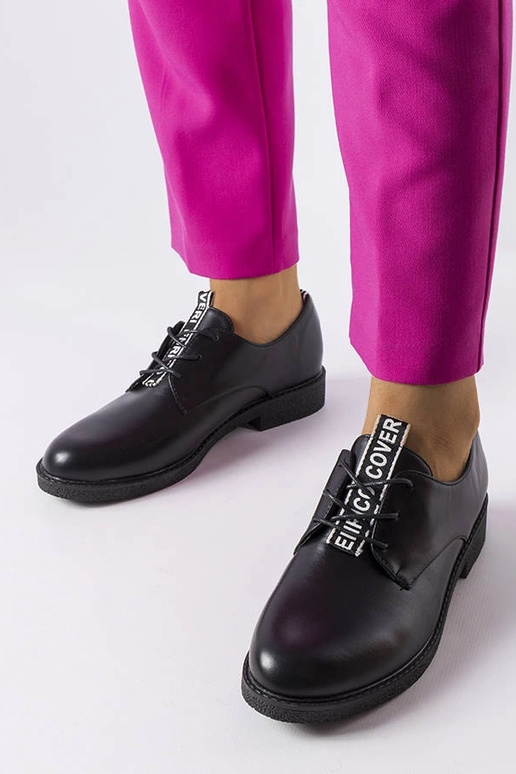 Mustad pitsilised Edmontoni kingad