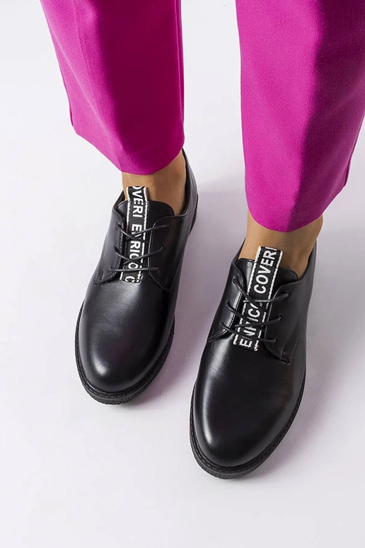 Mustad pitsilised Edmontoni kingad