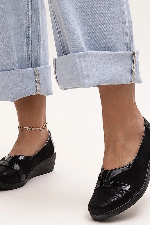 Mustad päikeseloojangu kiilud