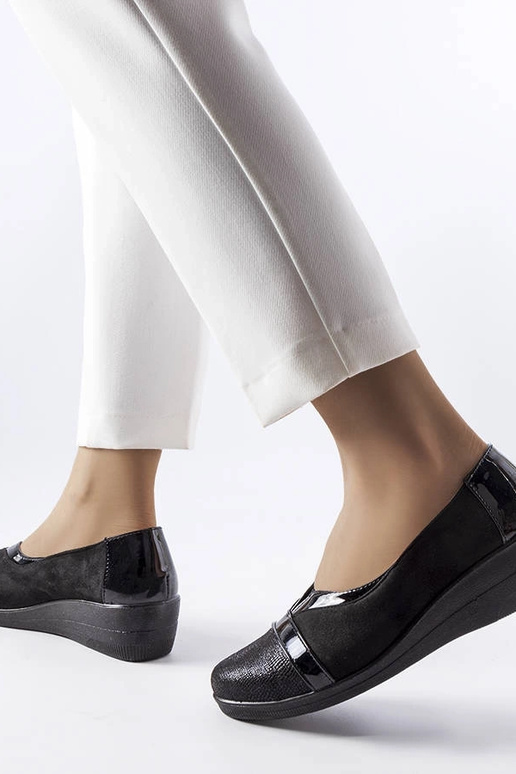 Mustad päikeseloojangu kiilud