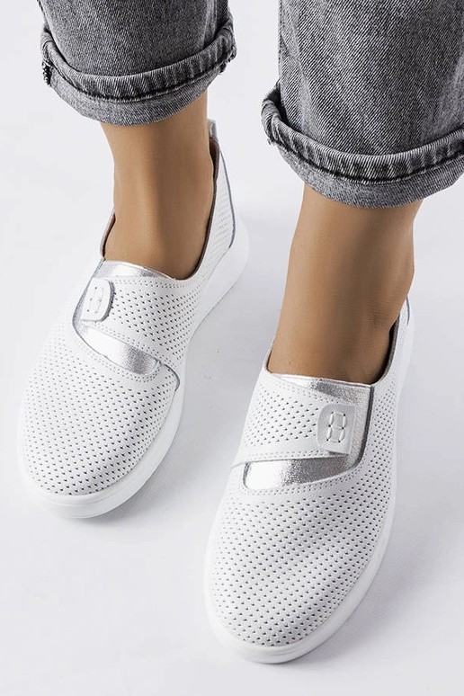 Ethelsi valged perforeeritud nahast...