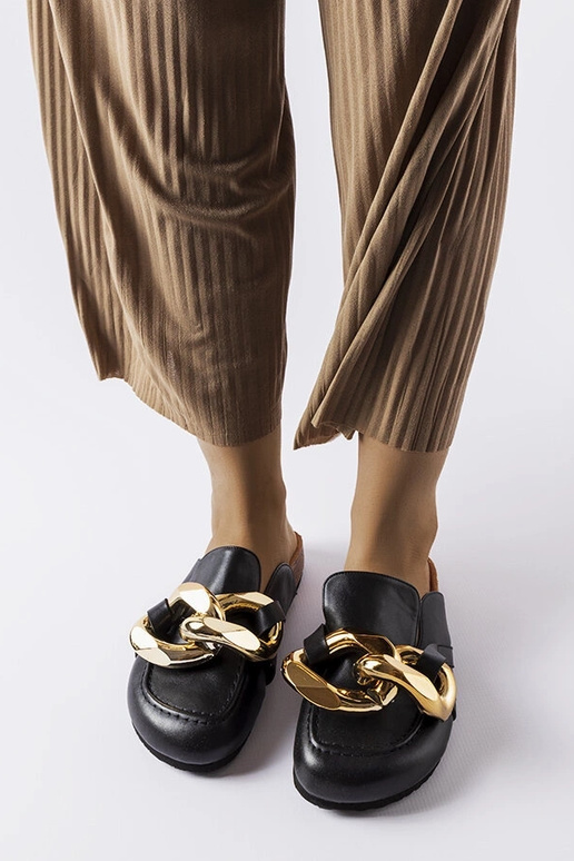 Mustad Christelle ketiga plätud