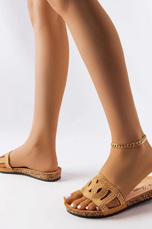 Lagacé kivikestega kaunistatud beežid...