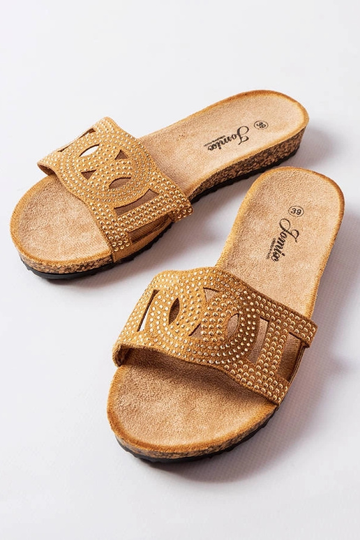 Lagacé kivikestega kaunistatud beežid...