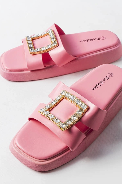 Roosad Fusberta tsirkoonist plätud