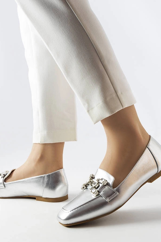 Hõbedased mokassiinid tsirkoonidega...