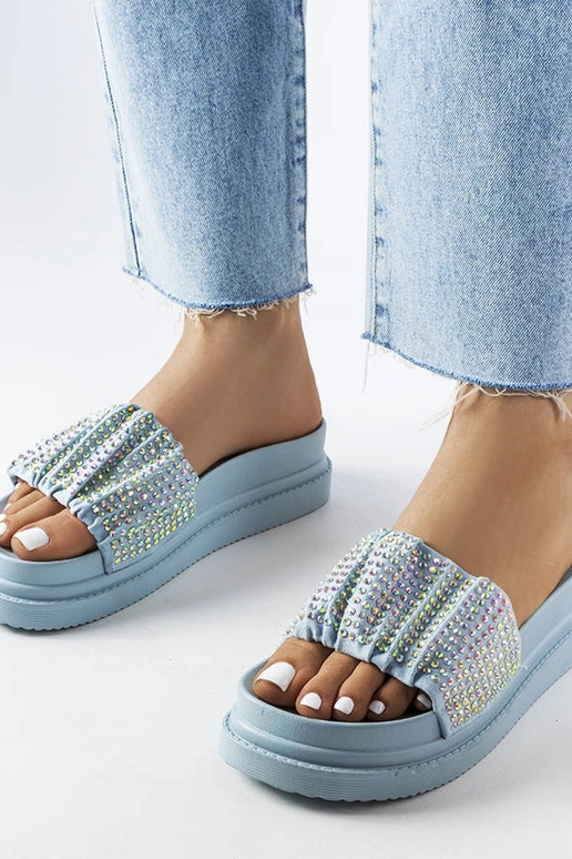 Sinised naiste muulad tsirkoonidega...