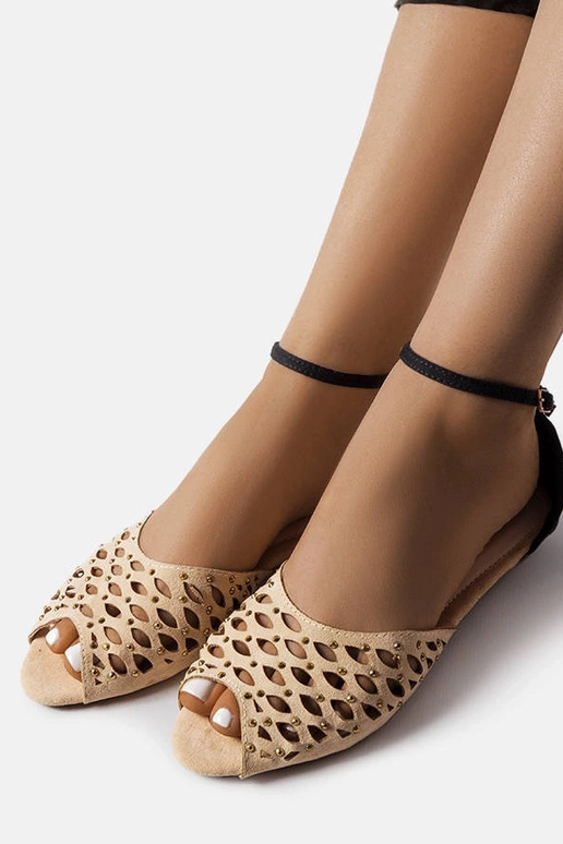 Beežid ažuursed sandaalid...