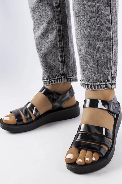 Covilloni mustad lakknahast kiilu...