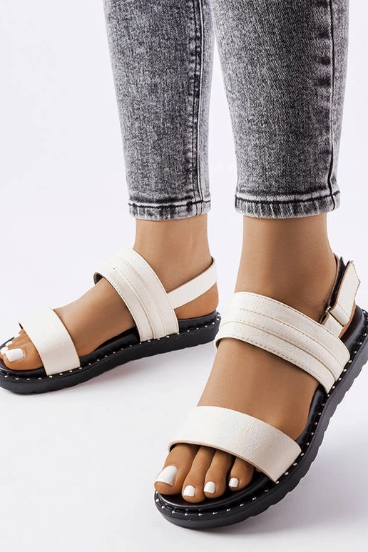 Beežid läikivad Felicienne sandaalid