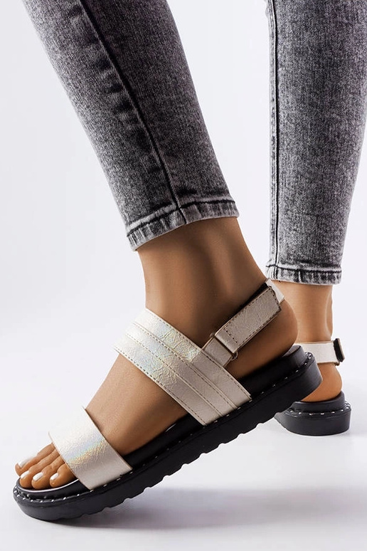 Beežid läikivad Felicienne sandaalid