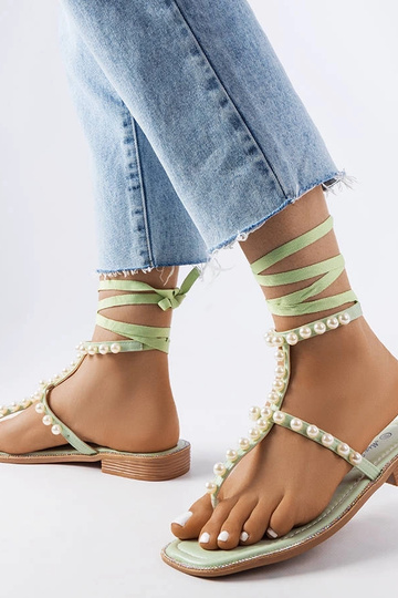 Roheliste pärlitega...