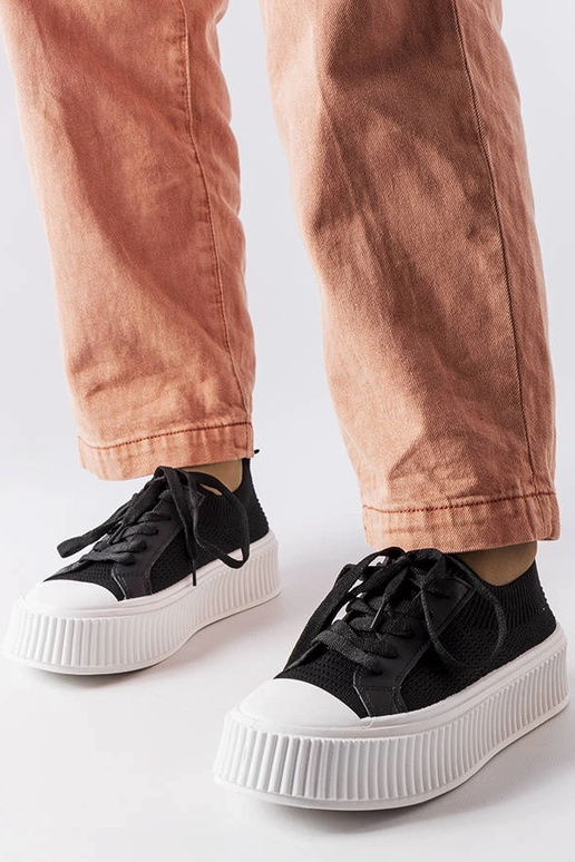 Mustast kangast tossud Malluse... Mustast kangast tossud Malluse...