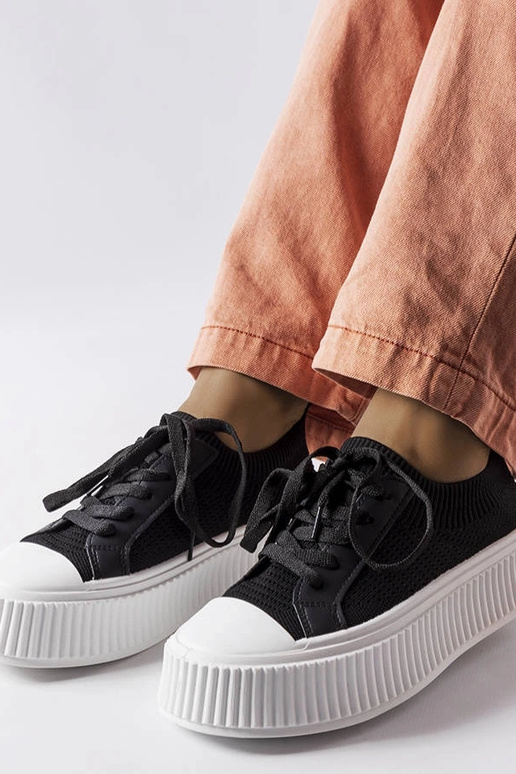 Mustast kangast tossud Malluse... Mustast kangast tossud Malluse...