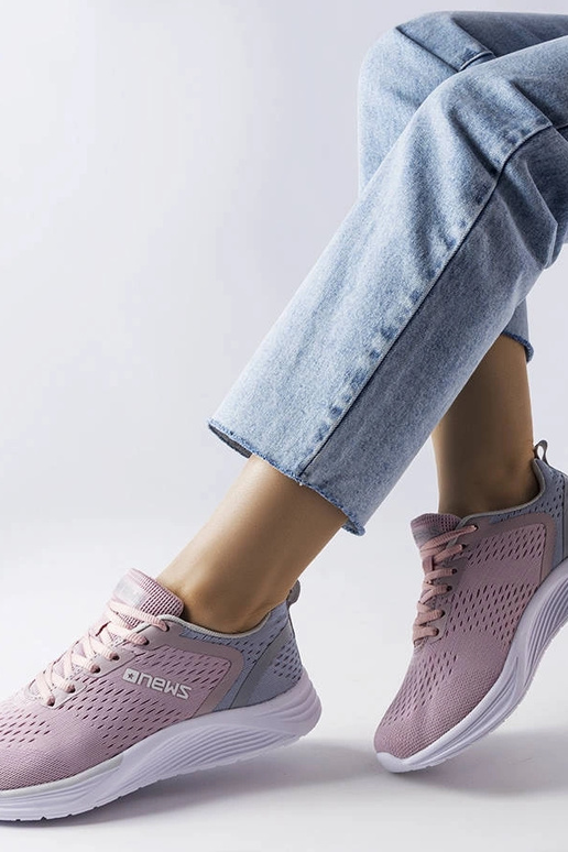 Nairene roosad sporditossud Nairene roosad sporditossud