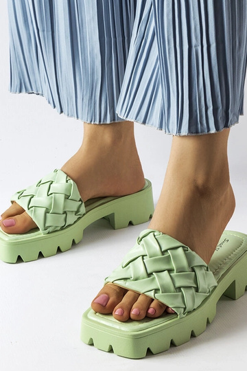 Lora rohelised traktori...