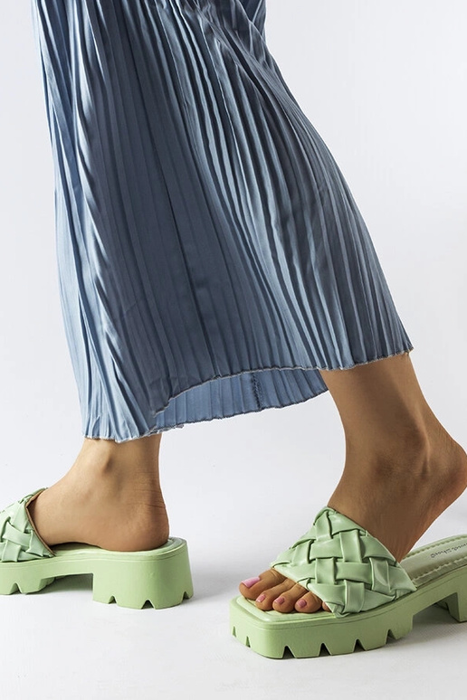 Lora rohelised traktori tallaga plätud