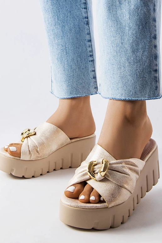 Laura kuldsed naiste kiilsandaalid