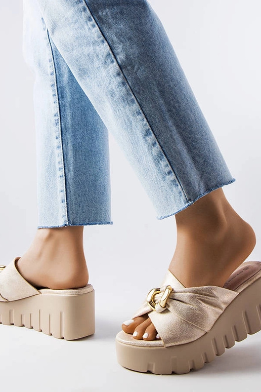 Laura kuldsed naiste kiilsandaalid