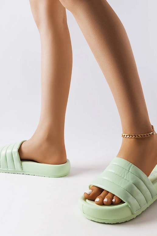 Rohelised plätud, mis on kaunistatud...