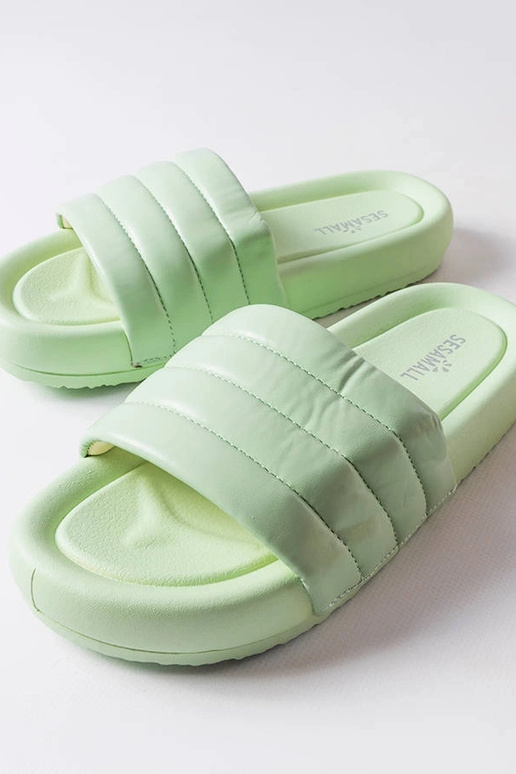 Rohelised plätud, mis on kaunistatud...