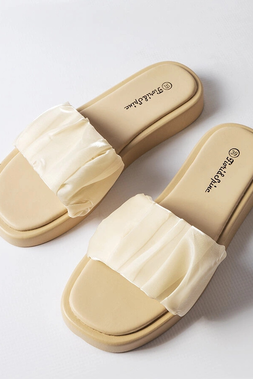 Volangidega kaunistatud beežid...