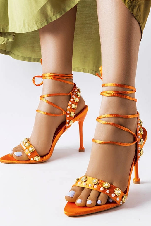 Grange pärlitega kaunistatud oranžid...