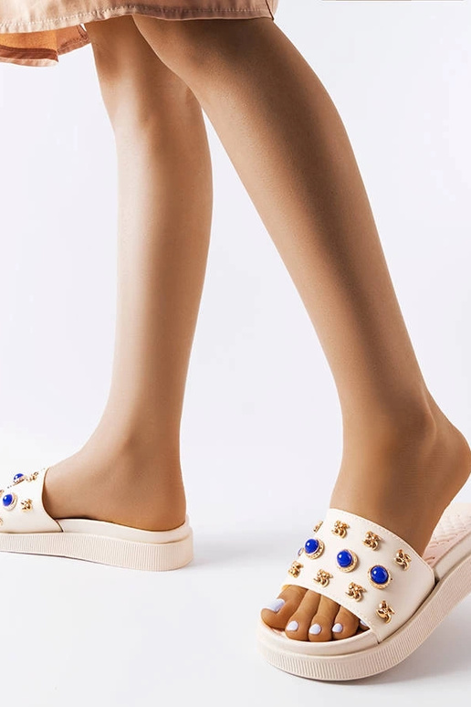 Beeži kaunistusega Montesarchio plätud